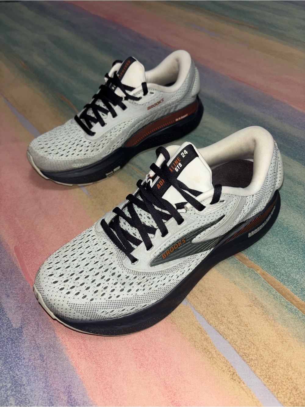 Brooks Adrenaline GTS 24 Womens Size 8 Green Athletic Running Shoes Sneakers